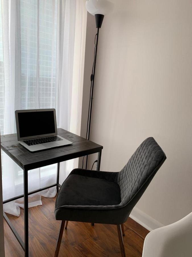Apartment/2Bedrooms/2 Full Bathrooms/Free parking Toronto Buitenkant foto